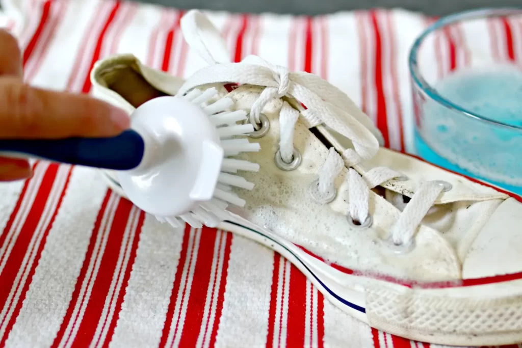 تمیز کردن کفش سفید